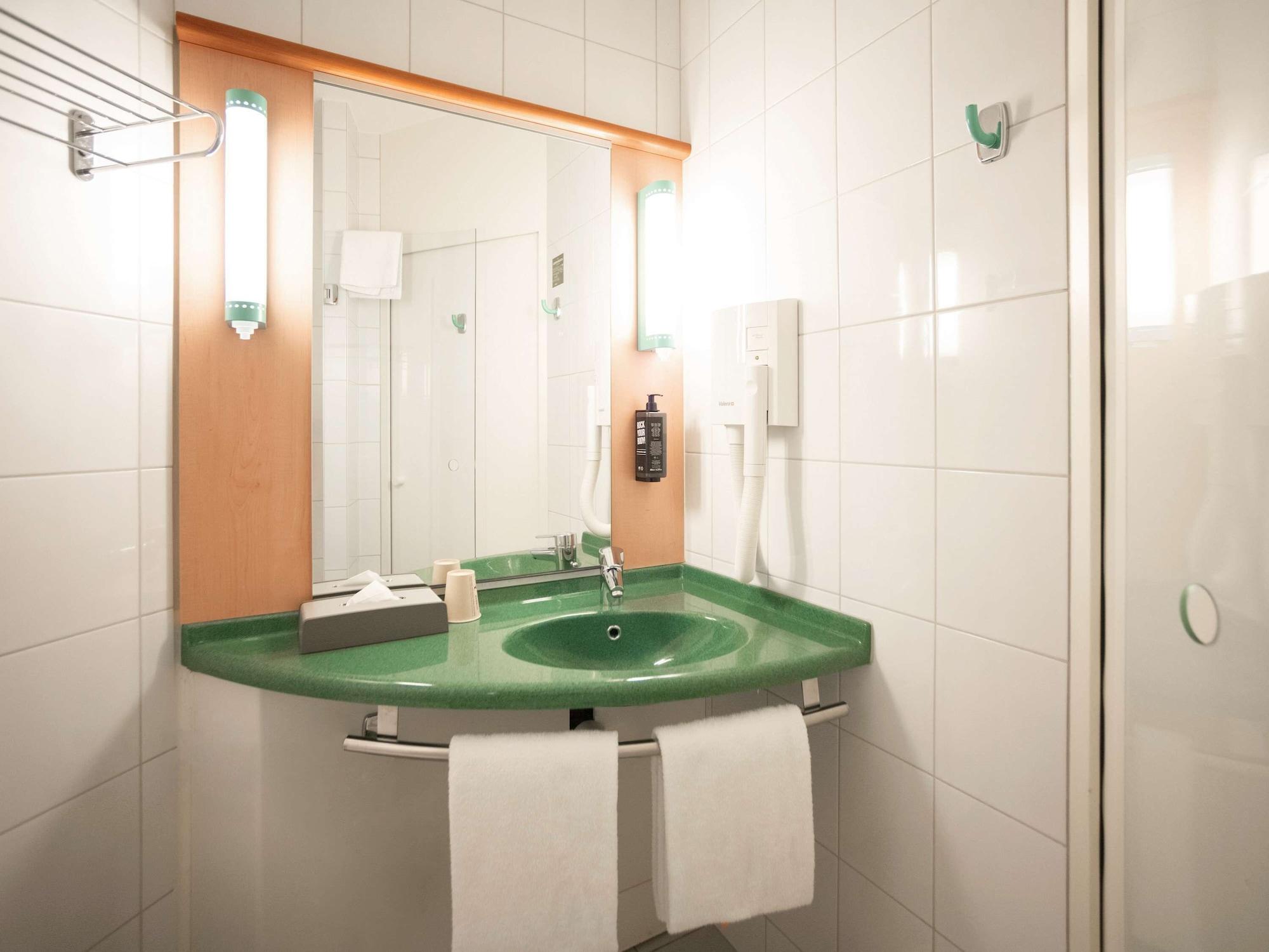 Ibis Hotel 2*